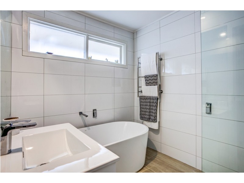 25 Grant Avenue, Gisborne VIC 3437