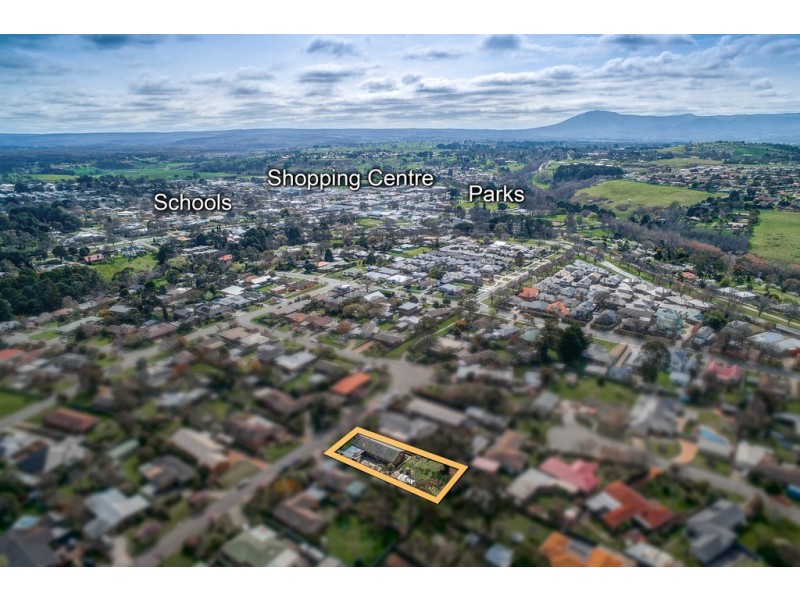 25 Grant Avenue, Gisborne VIC 3437