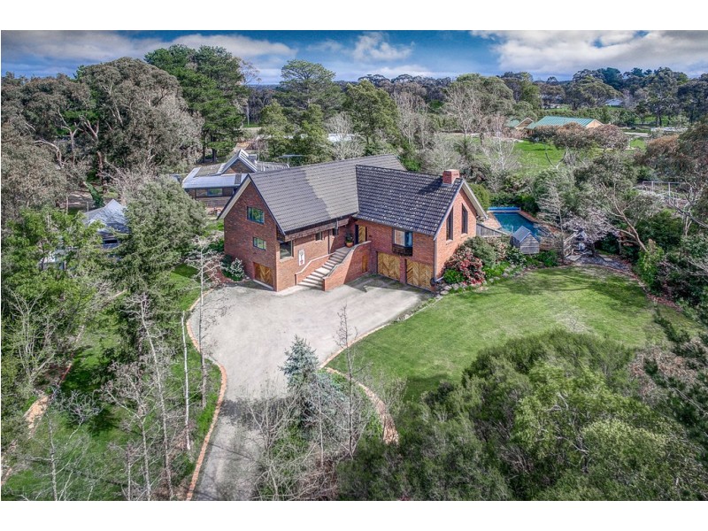 2 Bruce Street, Macedon VIC 3440