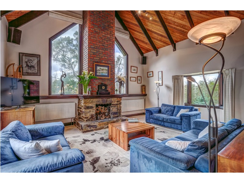 2 Bruce Street, Macedon VIC 3440