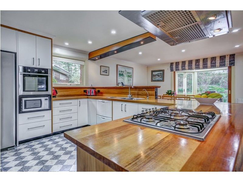 2 Bruce Street, Macedon VIC 3440