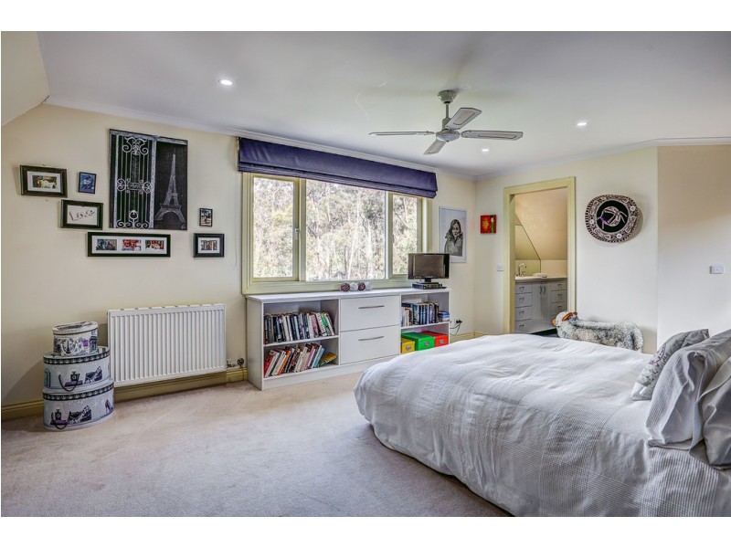 2 Bruce Street, Macedon VIC 3440