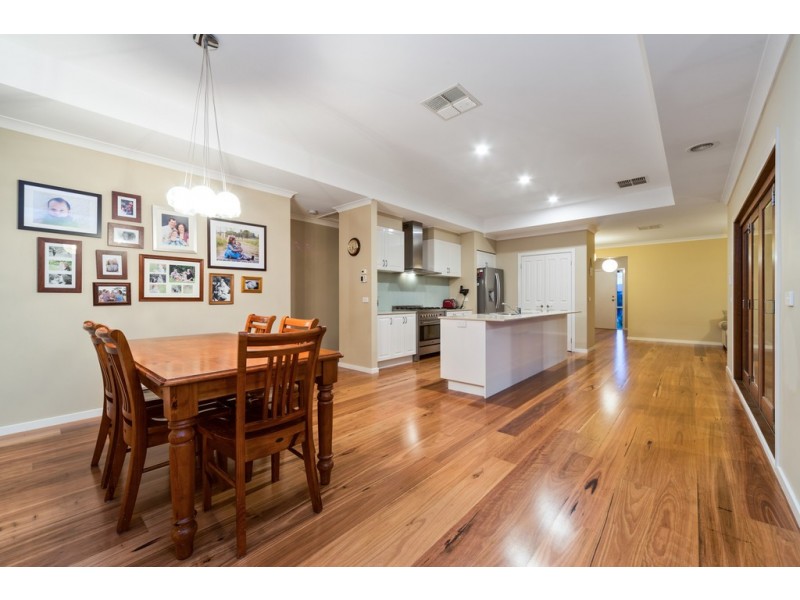 10 McKernan Place, Gisborne VIC 3437