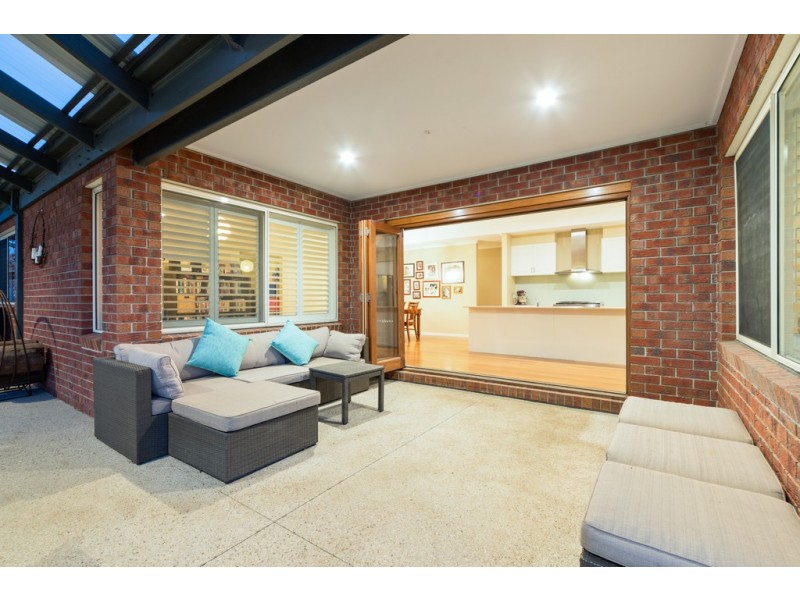 10 McKernan Place, Gisborne VIC 3437