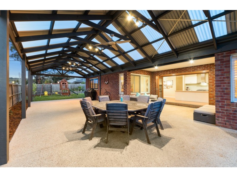 10 McKernan Place, Gisborne VIC 3437