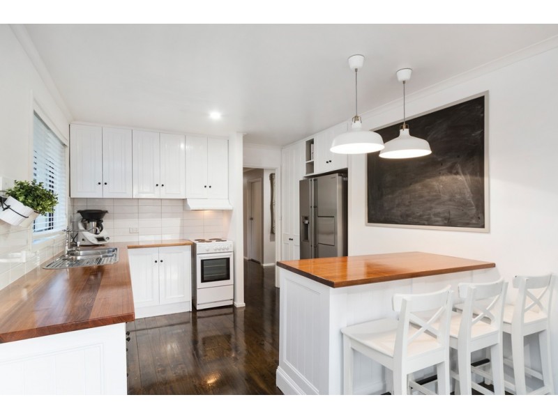 27 Farrell Street, New Gisborne VIC 3438