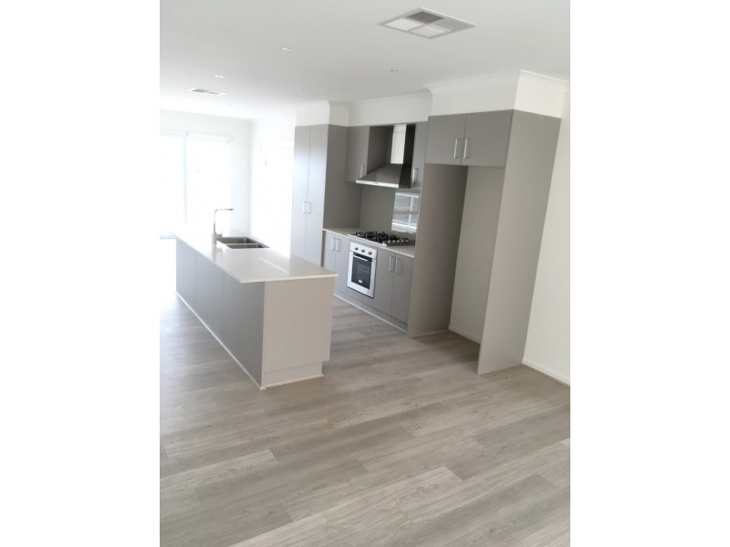 9 Wedmore Cres, Sunbury VIC 3429