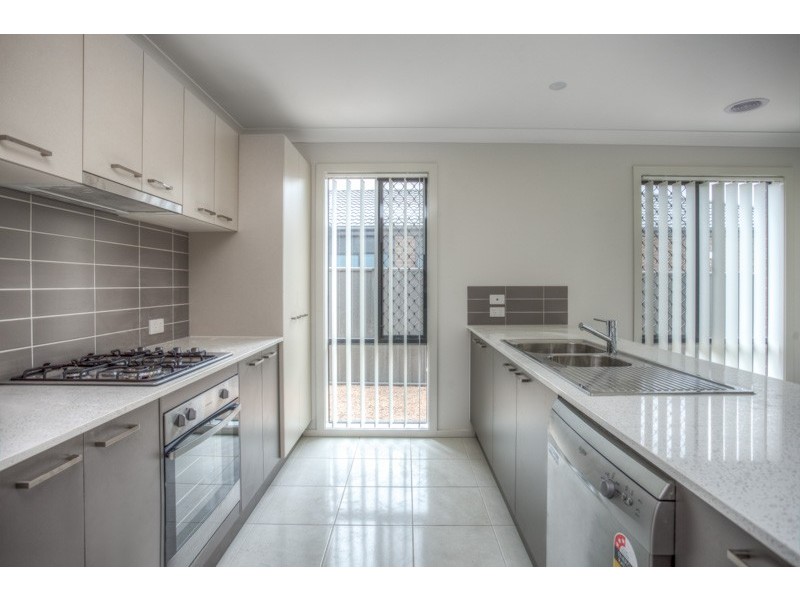 41 Aruma Ave, Melton West VIC 3337