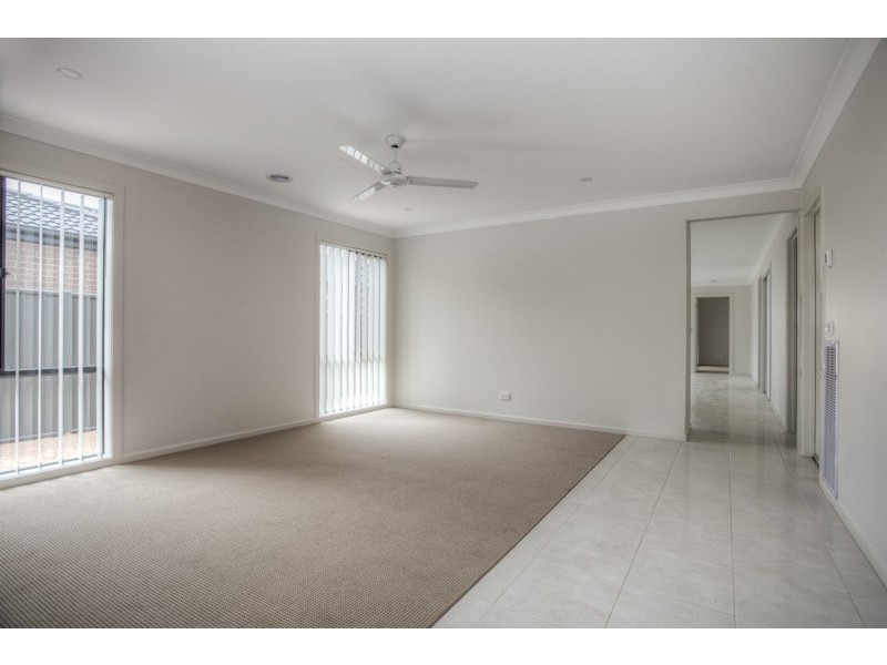 41 Aruma Ave, Melton West VIC 3337