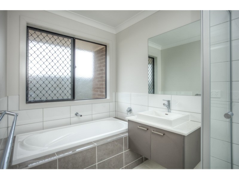 41 Aruma Ave, Melton West VIC 3337