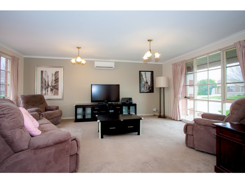 7 Sunny Park Close, Gisborne VIC 3437