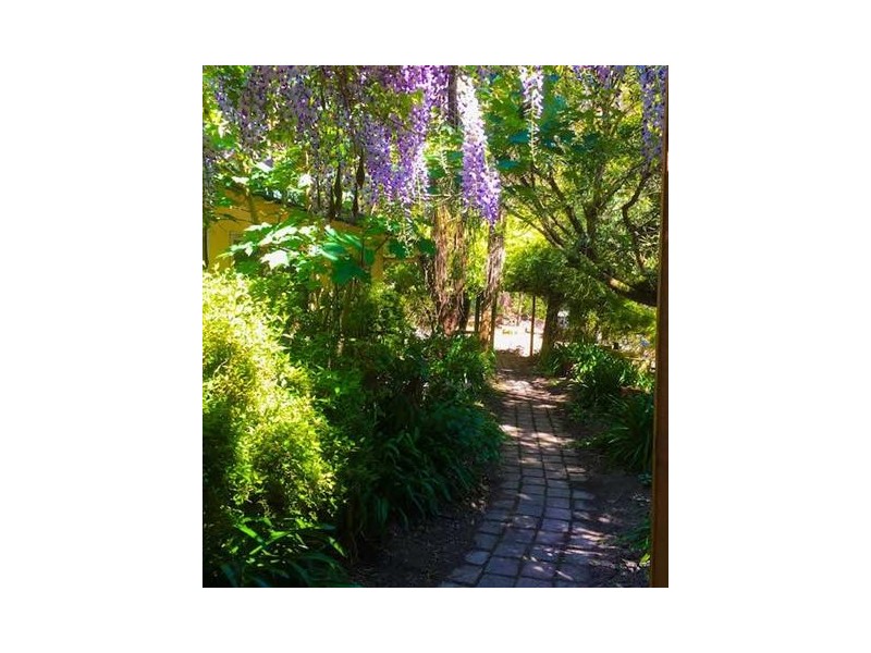 33 Halpern Road, Woodend VIC 3442