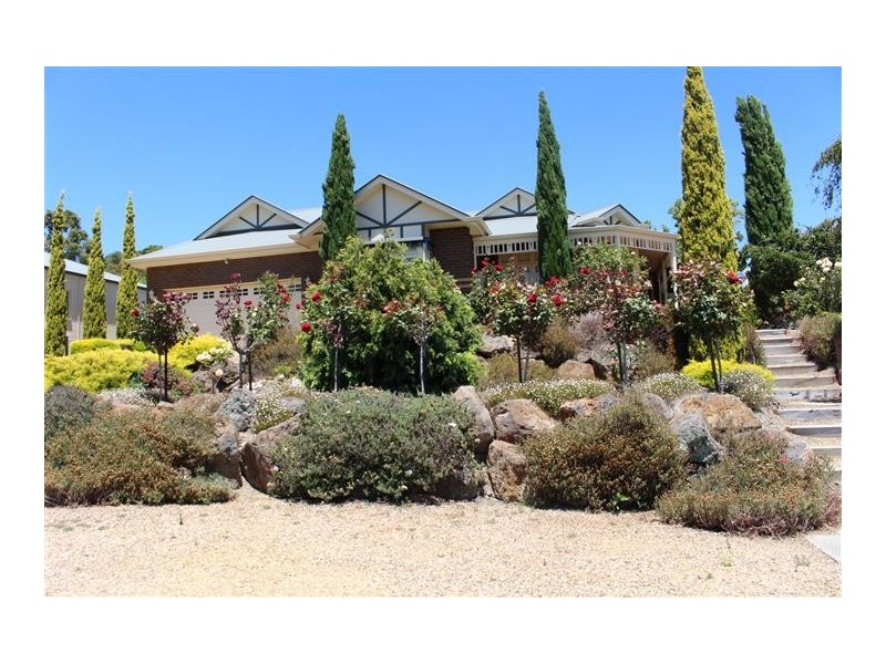 6 Kurung Crt West, Gisborne VIC 3437