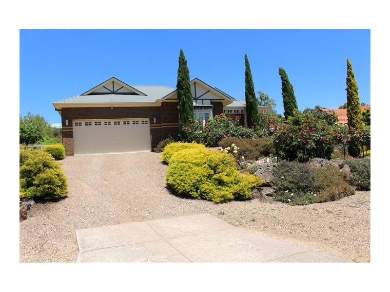 6 Kurung Crt West, Gisborne VIC 3437