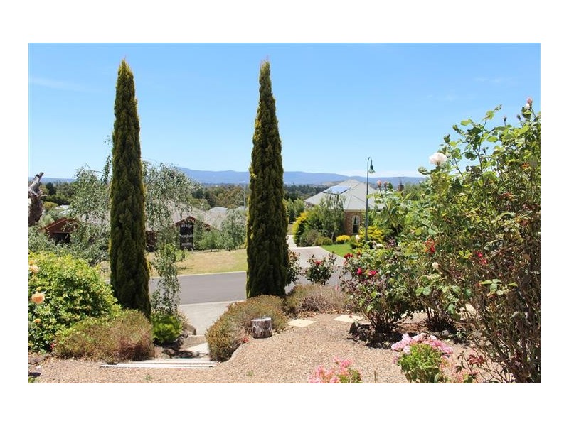 6 Kurung Crt West, Gisborne VIC 3437