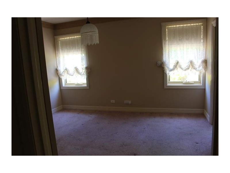 6 Kurung Crt West, Gisborne VIC 3437