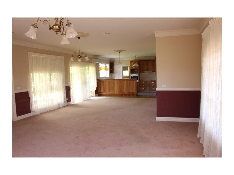 6 Kurung Crt West, Gisborne VIC 3437