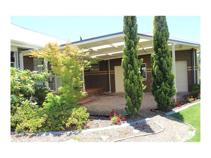 6 Kurung Crt West, Gisborne VIC 3437