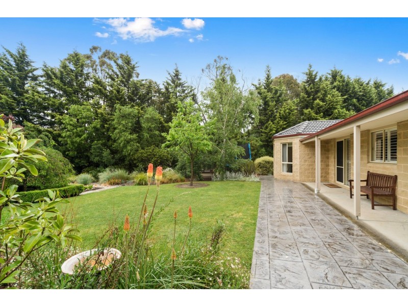 20 Pinelea Grove, Gisborne VIC 3437