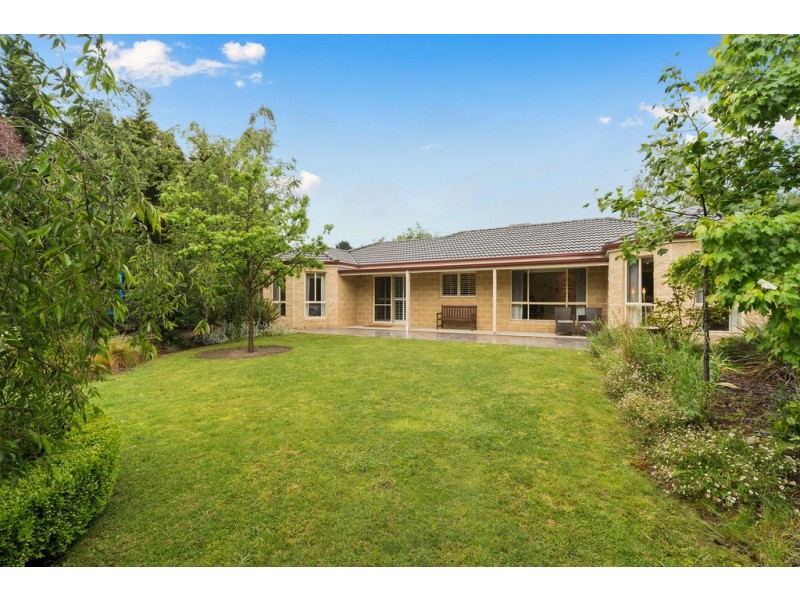 20 Pinelea Grove, Gisborne VIC 3437