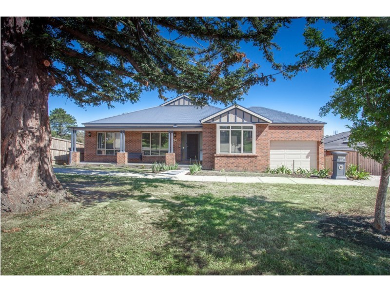 24 Dumbarton Way, Gisborne VIC 3437