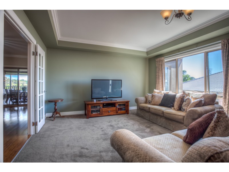 24 Dumbarton Way, Gisborne VIC 3437
