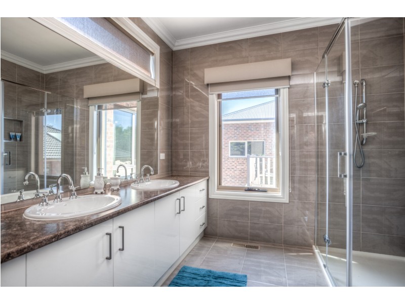 24 Dumbarton Way, Gisborne VIC 3437