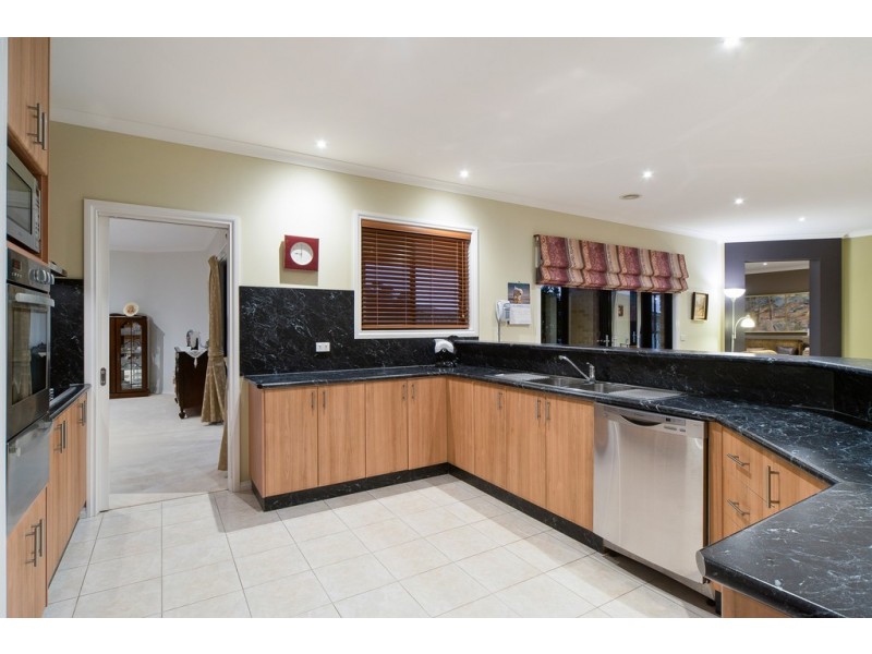 4 Hyperno Court, New Gisborne VIC 3438