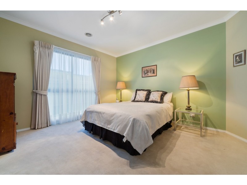 4 Hyperno Court, New Gisborne VIC 3438