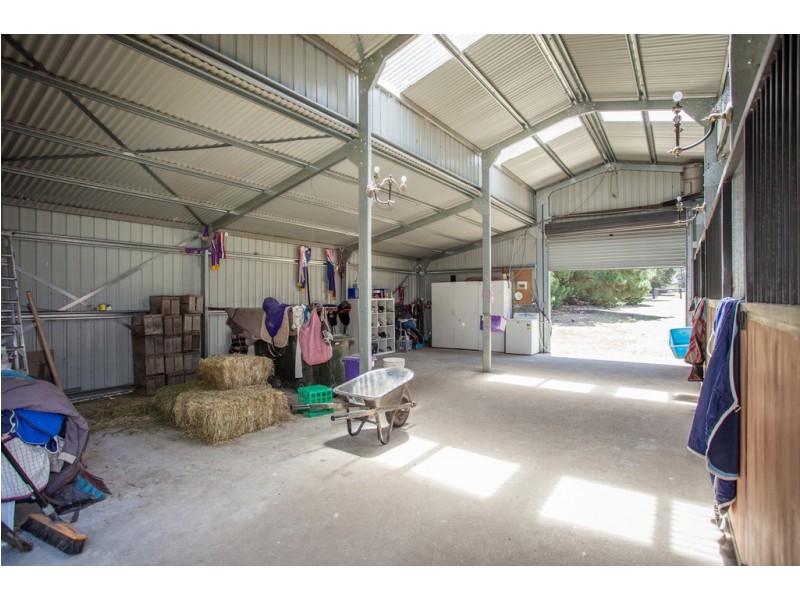 420 Couangalt Road, Gisborne South VIC 3437