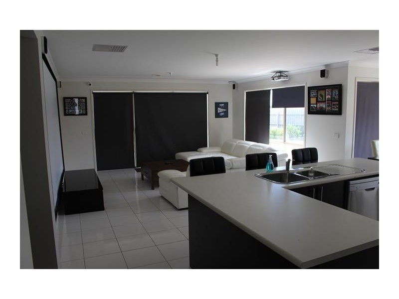 12 Rebecca Way, Gisborne VIC 3437