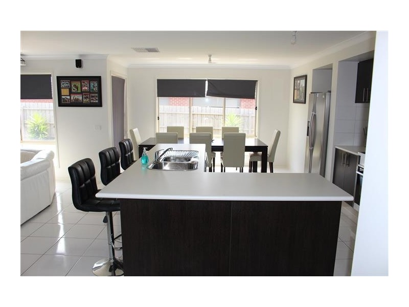 12 Rebecca Way, Gisborne VIC 3437