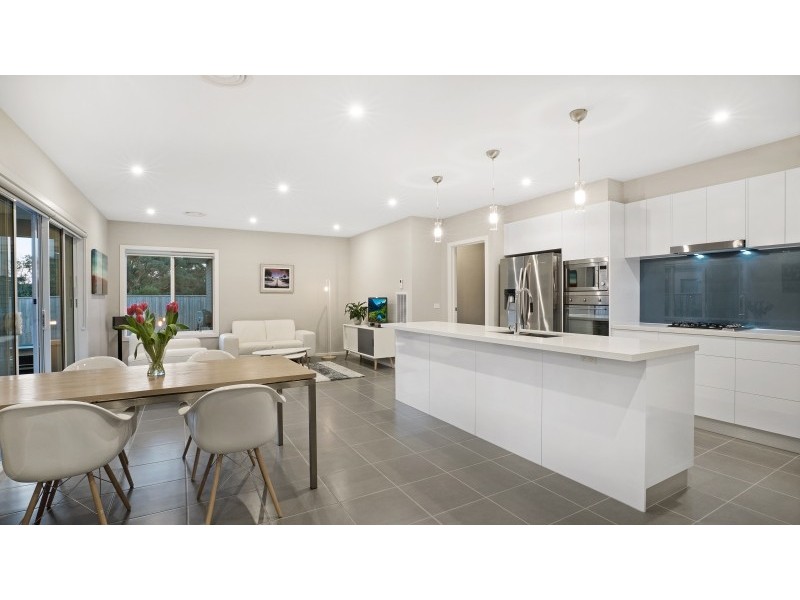 10 Belcher Way, Gisborne VIC 3437
