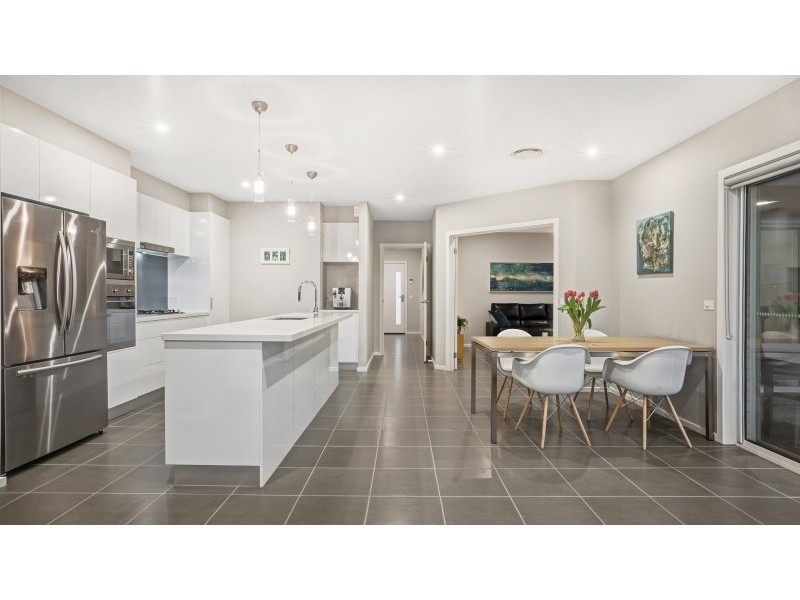 10 Belcher Way, Gisborne VIC 3437