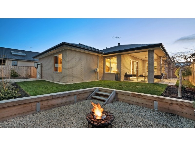 10 Belcher Way, Gisborne VIC 3437