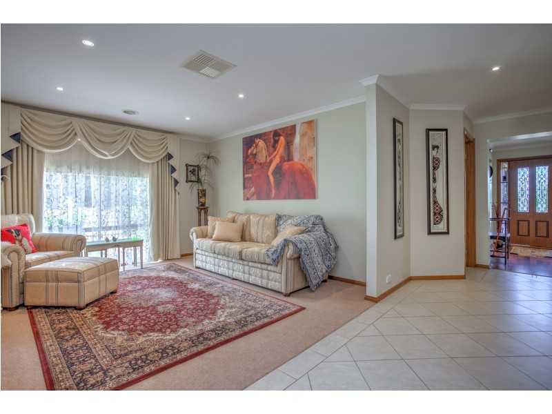 11 Pindara Place, Gisborne VIC 3437