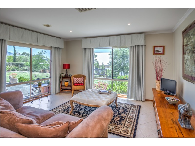 11 Pindara Place, Gisborne VIC 3437