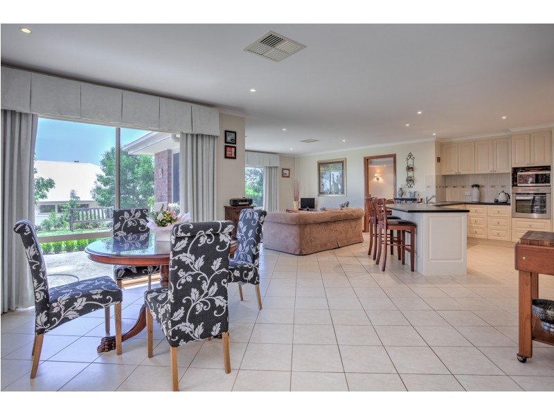 11 Pindara Place, Gisborne VIC 3437