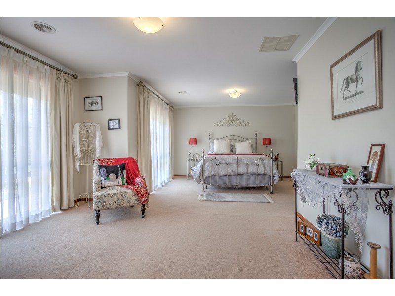 11 Pindara Place, Gisborne VIC 3437