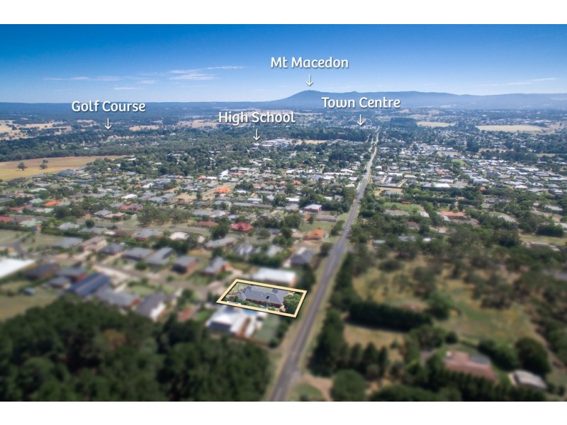 11 Pindara Place, Gisborne VIC 3437