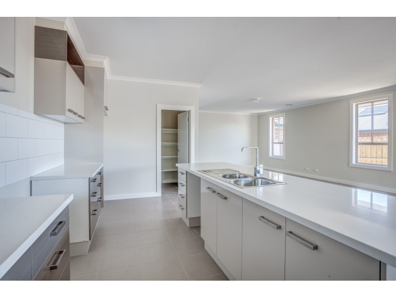 11 Hurst Street, Gisborne VIC 3437