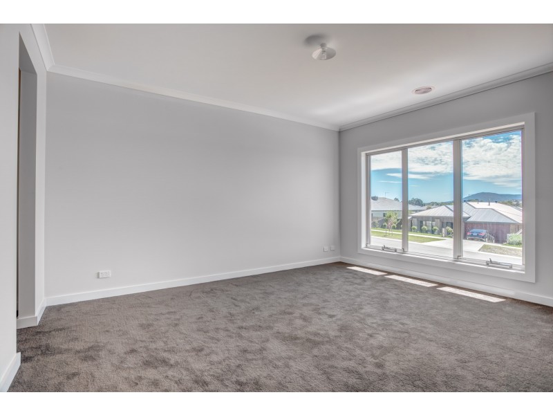 11 Hurst Street, Gisborne VIC 3437