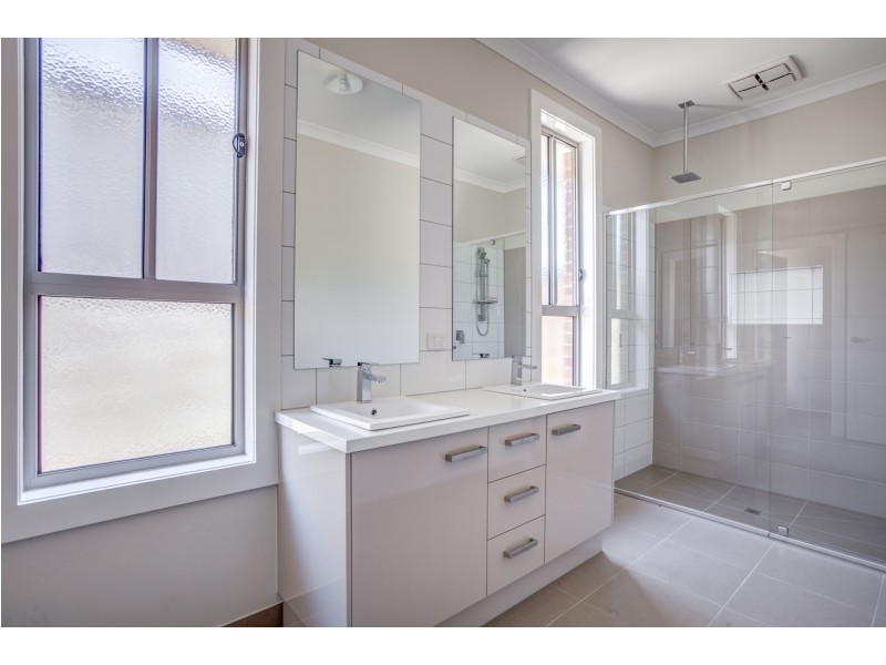 11 Hurst Street, Gisborne VIC 3437