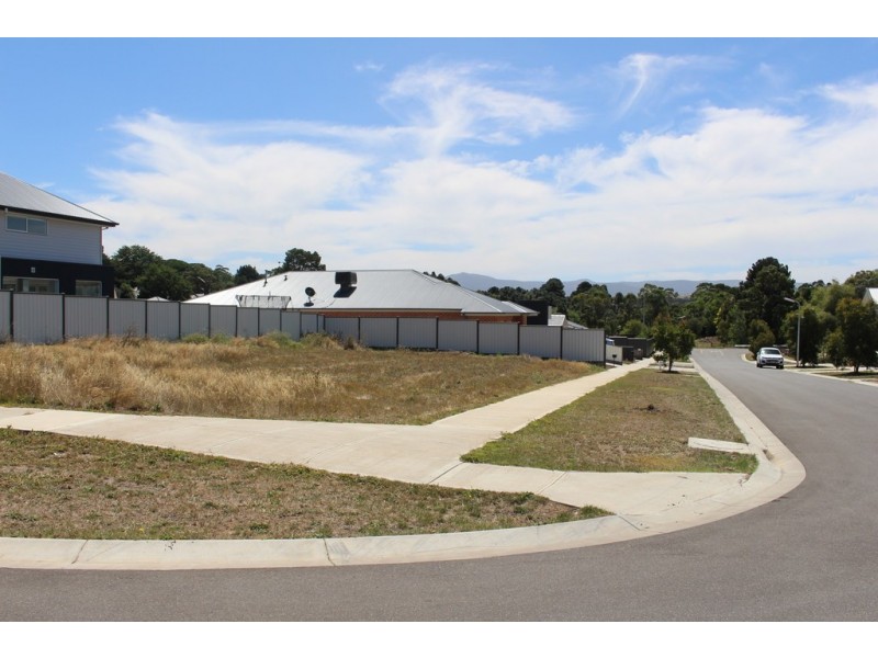 12 Manassa Drive, Gisborne VIC 3437