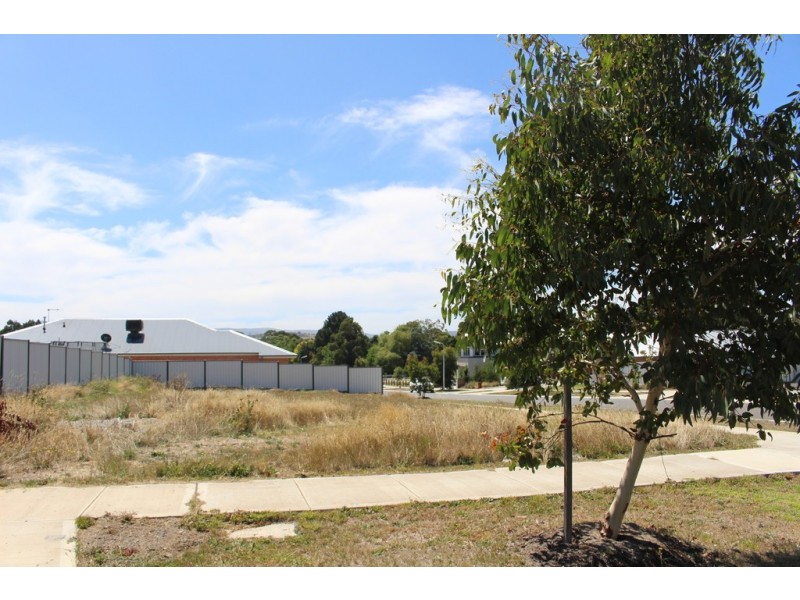 12 Manassa Drive, Gisborne VIC 3437