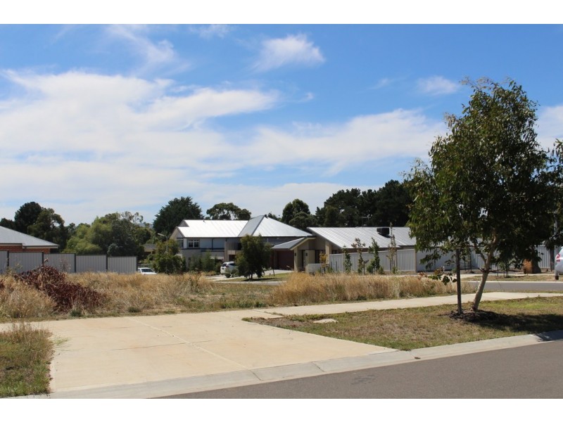 12 Manassa Drive, Gisborne VIC 3437
