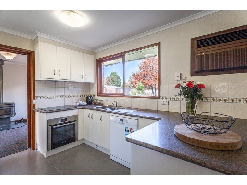 98 Frith Road, Gisborne VIC 3437