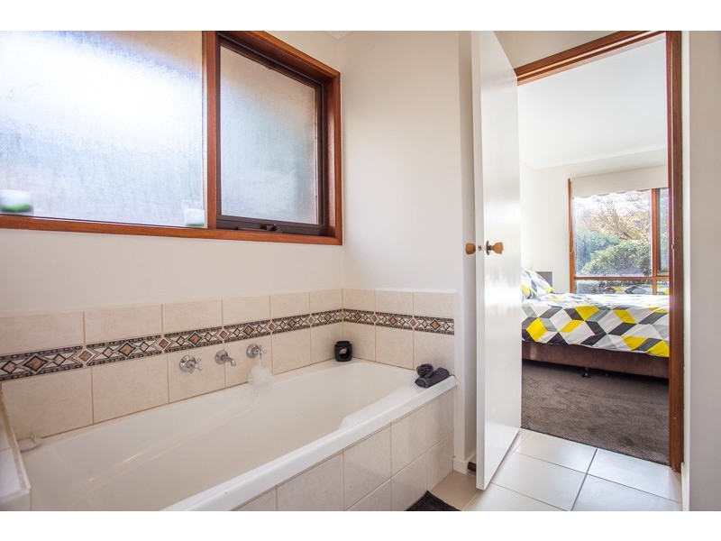 98 Frith Road, Gisborne VIC 3437