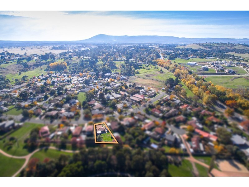 98 Frith Road, Gisborne VIC 3437