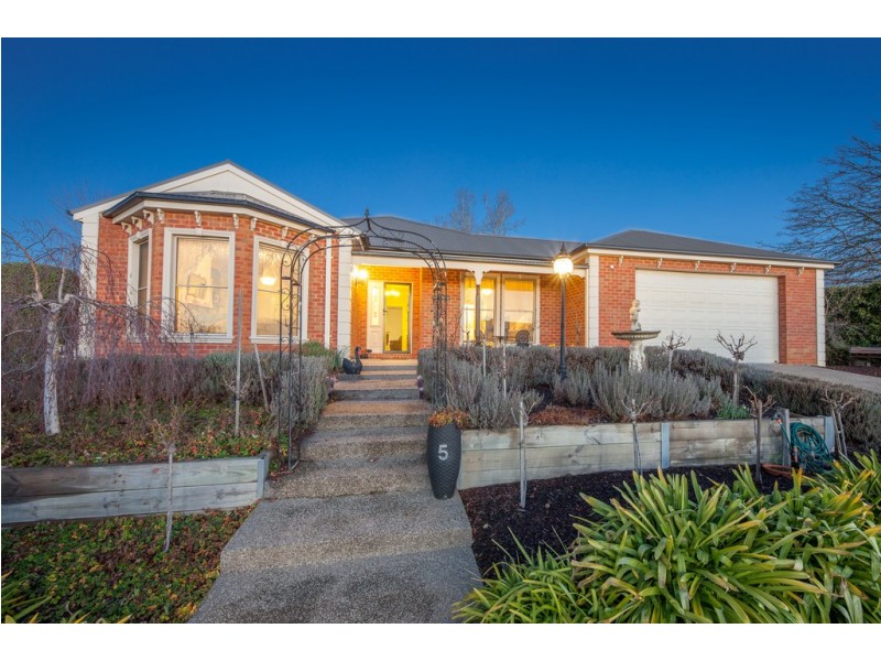 5 Mulgutherie Way, Gisborne VIC 3437